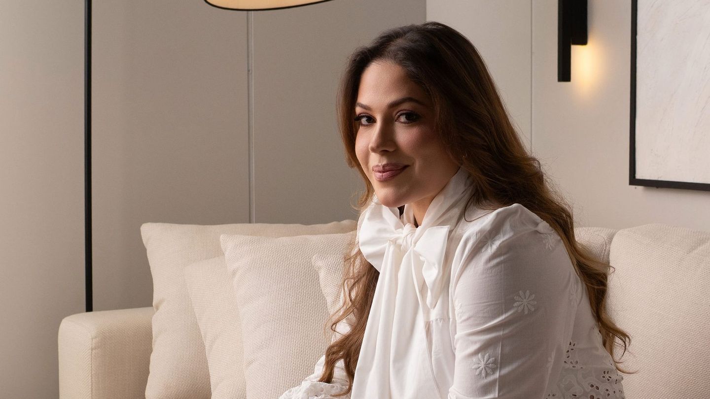 Dra. Stéphanie Guedes, médica, em seu consultório